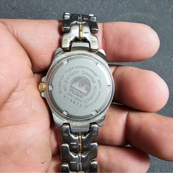 PULSAR SOLAR LADIE'S SOLAR WATCH GOlD SILVER TONE V182-0A20 FOR PARTS OR REPAIR - Picture 6 of 7